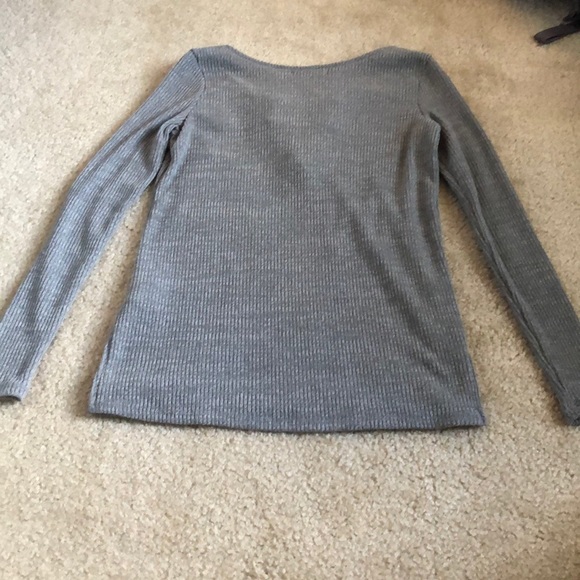 Laced V Neck Longsleeve - Picture 4 of 4